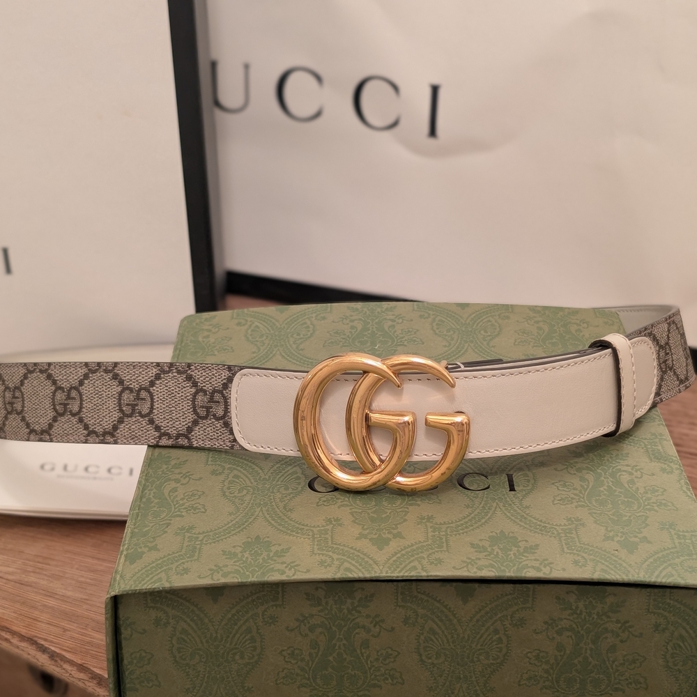 Gucci Women's Beige and Gold GG Belt